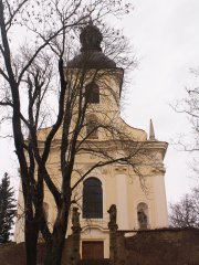 průčelí kostela