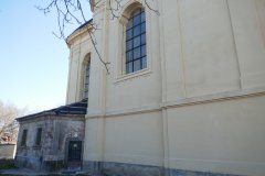 pohled na přístavek u levé zadní části