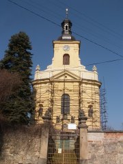 průčelí kostela
