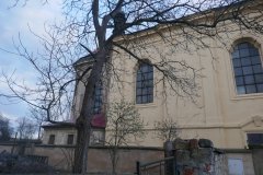 pohled na zadní část zleva