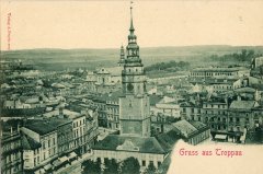 dobová pohlednice města s kostelem (v pozadí)