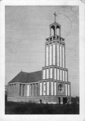 kostel na dobové pohlednici