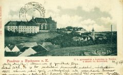 dobová pohlednice města s kostelem