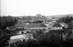 celkový pohled na město s kostelem