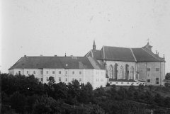 celkový pohled na kostel a piaristické gymnázium