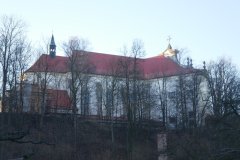 pohled zezadu zleva