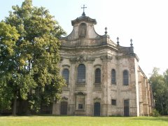 průčelí kostela