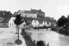 pohled ke kostelu