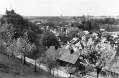 celkový pohled na město s kostelem