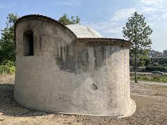 pohled zezadu zleva