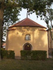 průčelí kaple