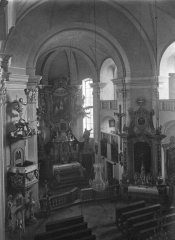 starší foto interiéru kostela