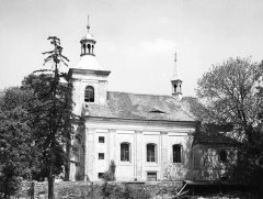 kostel po obnově zříceného zakončení věže