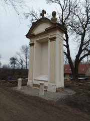 pohled zepředu zprava