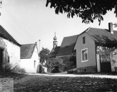 pohled ke kostelu