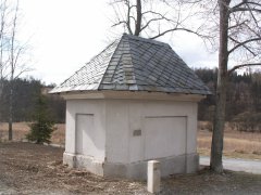 pohled zezadu zleva