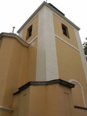 pohled na věž kostela
