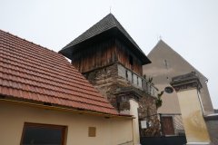 pohled zezadu zleva