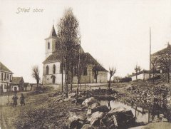 dobová pohlednice s motivem kostela
