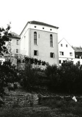 jižní strana synagogy po obnově