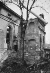 synagoga na počátku rekonstrukce (vpravo schodišťová přístavba)