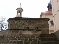 pohled zleva