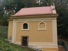 pohled zleva