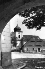 kostel na dobové pohlednici