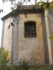 pohled na presbytář zleva