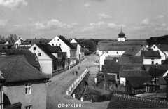 celkový pohled na ves s kostelem