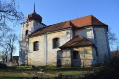 pohled zezadu zprava po vykácení dřevin