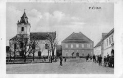 dobová pohlednice města s kostelem