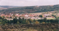 celkový pohled na město s kostelem