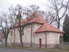 pohled zezadu zprava - nová střecha