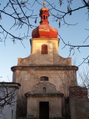 průčelí kostela