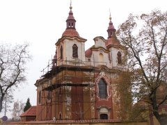 průčelí kostela