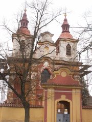 průčelí kostela