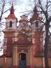 průčelí kostela