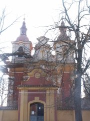 průčelí kostela