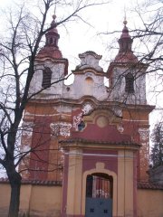průčelí kostela