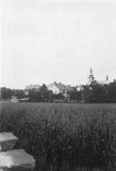 celkový pohled na ves s kostelem