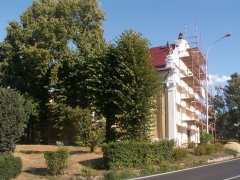 pohled zepředu zleva - oprava průčelí