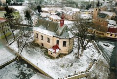 celkový pohled na město s oběma kostely