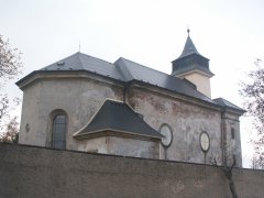 pohled zezadu zleva - nová střecha lodi