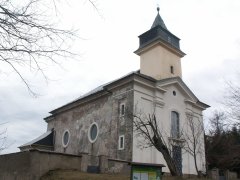 pohled zepředu zleva - opravená fasáda průčelí