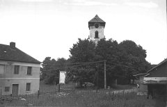 zchátralý kostel - pohled zepředu