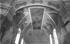pohled do interiéru - klenba presbytáře