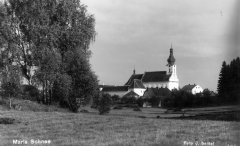dobová pohlednice s námětem kostela