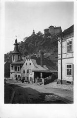 kostel na dobové pohlednici