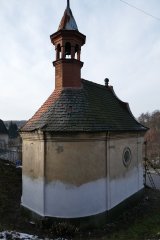 pohled zezadu zleva